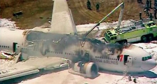 Медики: одну из погибших девушек при крушении Boeing 777 могла переехать машина 