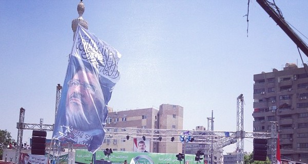 В Каире исламисты попытались отбить Мурси у военных: до 70 погибших