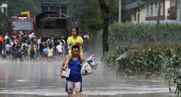 В Китае из-за дождей обрушился очередной мост