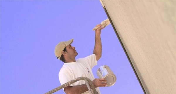 В Италии мэр городка своими руками отремонтировал здание мэрии 