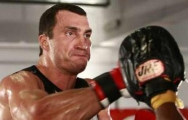 Девушка Кличко выбросила пояса чемпиона в мусор