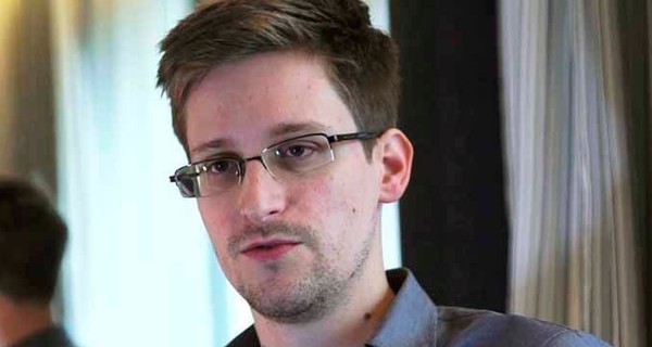 Эдварду Сноудену выдали паспорт гражданина мира