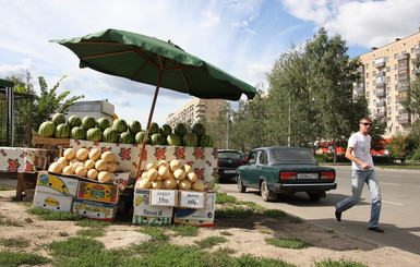 Рынки завалили арбузами-скороспелками