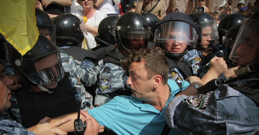 Киевсовет ушел на каникулы с боем 