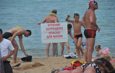 На пляжах Приазовья  и Святогорска  запретили купаться