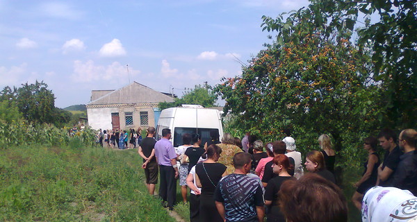 22-летнюю модель из Днепропетровщины  Оксану Сафину хоронили в закрытом  гробу