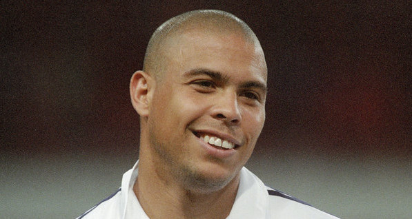 Звезда футбола Роналдо собирается купить журнал Playboy