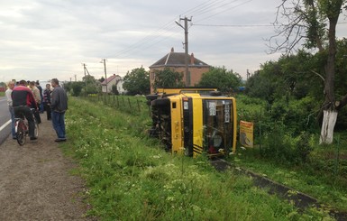 На Львовщине автобус перевернулся из-за превышения скорости