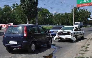 Тройное ДТП в Николаеве: машины врезались друг в друга 