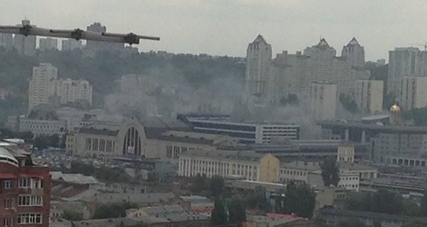 Южный вокзал в Киеве окутал дым