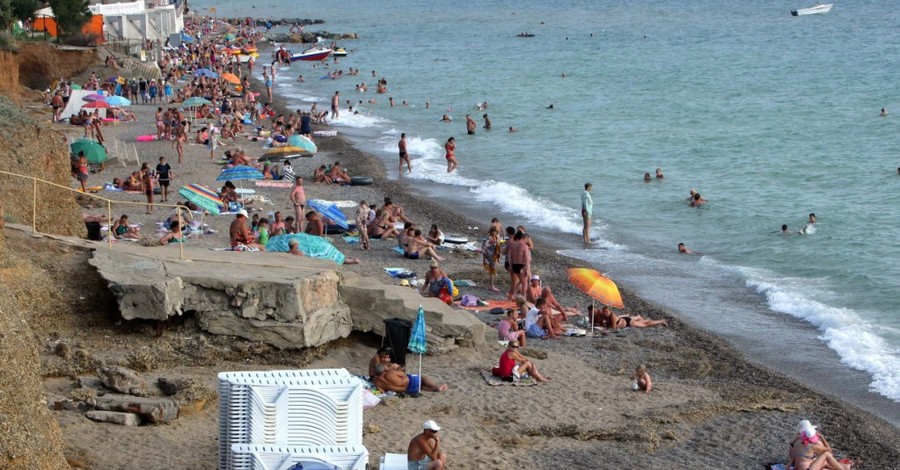 В разгар сезона три десятка крымских пляжей занесли в 