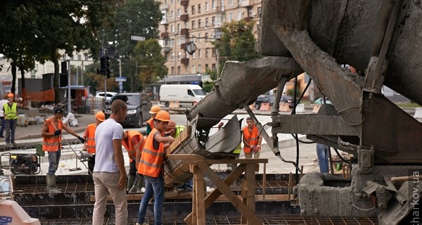 На Салтовке отремонтировали опасный перекресток, а на Алексеевке делают объездную дорогу