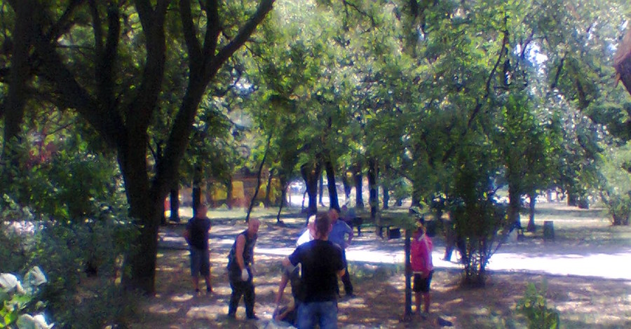 Самоубийство в Запорожье: мужчина повесился в центре города напротив церкви