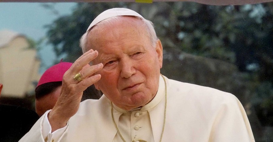 Папу Иоанна Павла II признали святым 