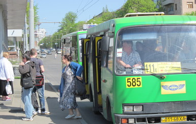 Харьковчане ездят по сувенирным удостоверениям