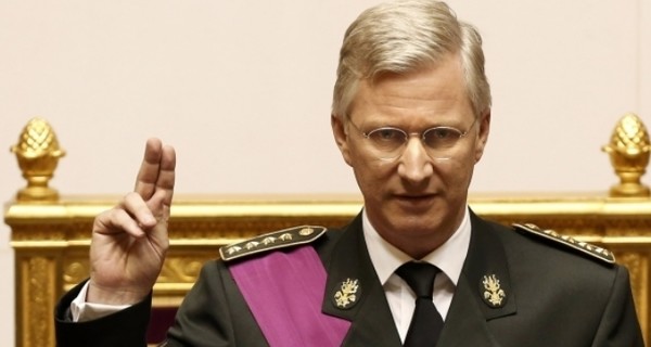 Король Бельгии Филипп и его старшая дочь Элизабет не будут летать на одном самолете