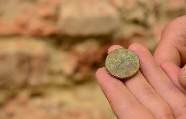 В центре Львова нашли остатки древнего собора, ключ и монеты