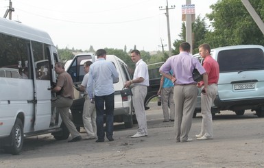 Таксист Сергей Рябиненко из Врадиевки показал как избивал Ирину Крашкову