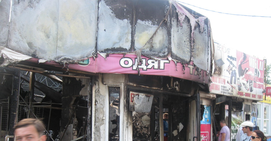 В Полтаве второй раз за два месяца горят магазины на центральном рынке