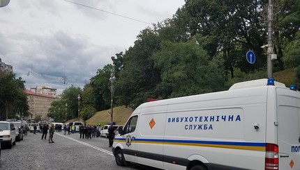Взрыв у Кабмина двое раненых и перекрытые дороги
