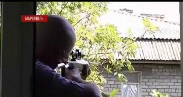 Жителей Мариуполя терроризирует ночной снайпер
