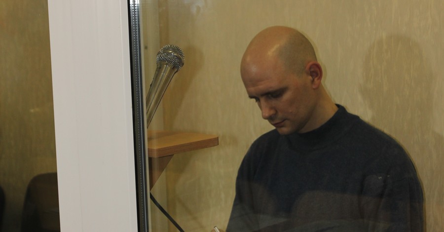Суд над днепропетровскими террористами: одному из обвиняемых стало плохо