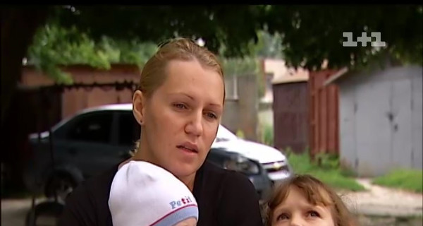 В Киеве женщина держит в страхе жителей целой многоэтажки