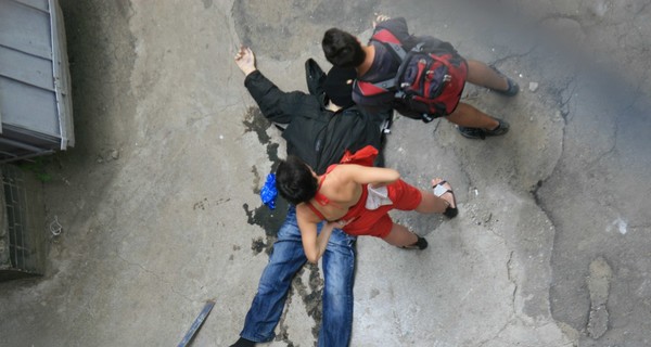 В Одессе на улице обнаружили труп в маске