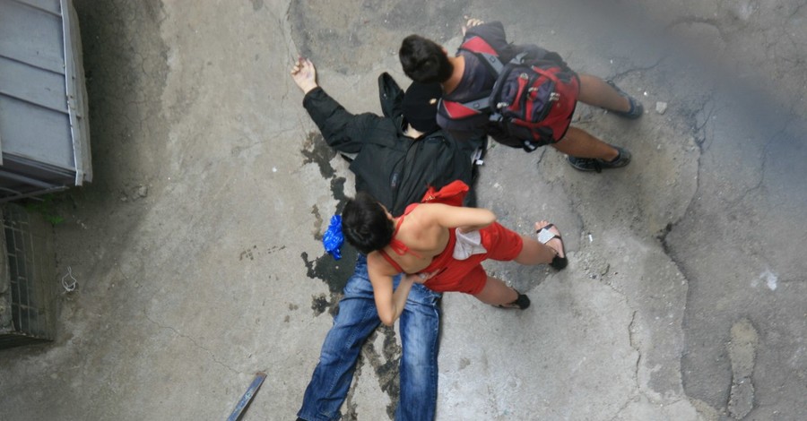 В Одессе на улице обнаружили труп в маске