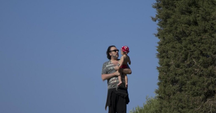Киркоров в Греции приучает сына к славе