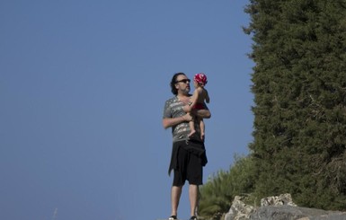 Киркоров в Греции приучает сына к славе