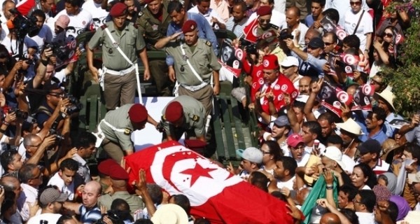 И снова беспорядки в Тунисе: народ требует отставки правительства 