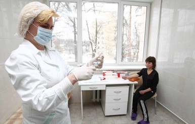 Вакцины АДС и КПК поступили в поликлиники города
