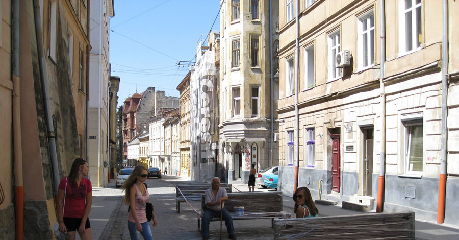 Как благоустроят центр Львова: На Леси Украинки появятся лавочки-велопарковки, а на площади Галицкой – высадят клены 