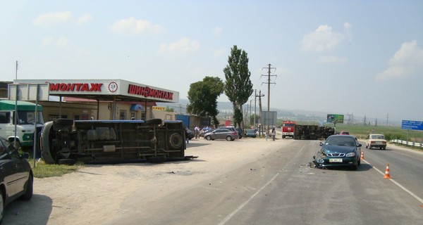 Пострадавших в ДТП под Феодосией туристов, отправят домой на пароме 