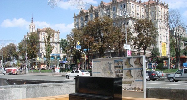В центре Киева появилось уличное пианино