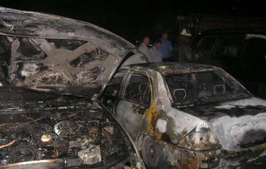 На Полтавщине сожгли шесть авто, среди которых - машина чиновника из мэрии