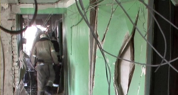 ГСЧС: под завалами в Луганске может оставаться еще один человек