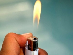 На Полтавщине дети дотла сожгли припаркованный автобус