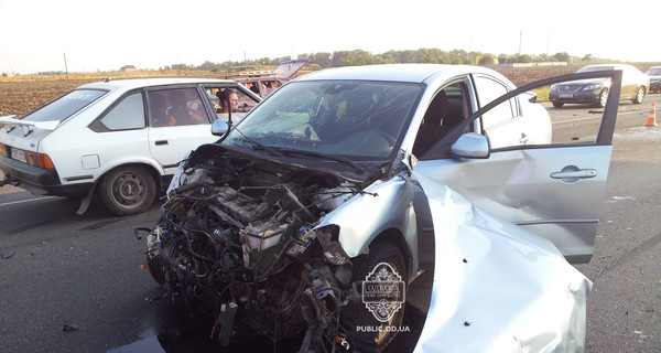 Под Одессой водитель иномарки спровоцировал масштабную аварию, выехав на встречную полосу