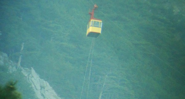 Туристов, застрявших на канатной дороге в Крыму, спасали до самой ночи
