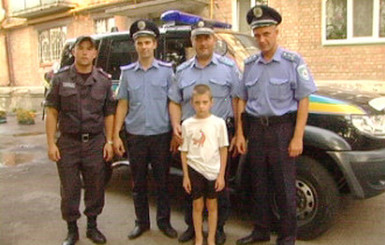 В Черкассах сержант милиции спас мальчика из огня