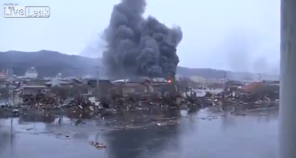 В сети появилось видео цунами, которое смело целый город в Японии 