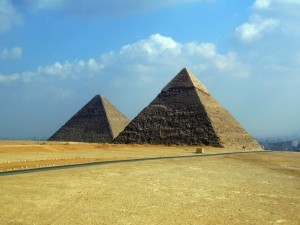 Из-за массовых беспорядков в Египте оцепили пирамиды и музеи