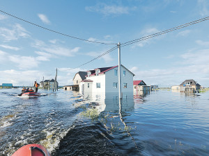 От наводнения в Приамурье спасаются чудотворной иконой