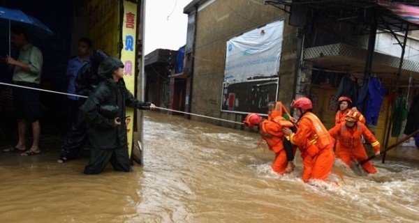 В Китае от наводнения погибли уже более 100 человек