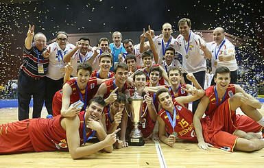 Испания снова стала чемпионом Европы в Киеве 