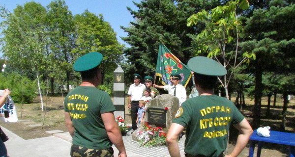 В Мариуполе открыли памятник пограничникам