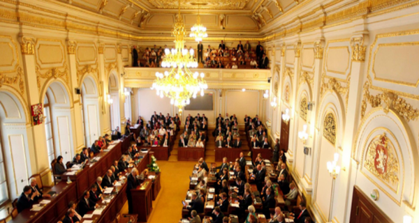 Парламент Чехии впервые в истории объявил о самороспуске
