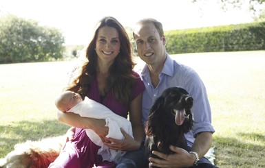 Первые официальные фото принца Джорджа сделал его дедушка на любительскую камеру 